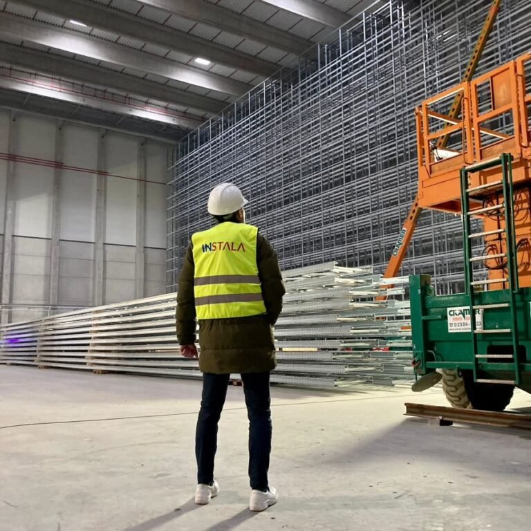 Sandėliavimo stelažų montavimas