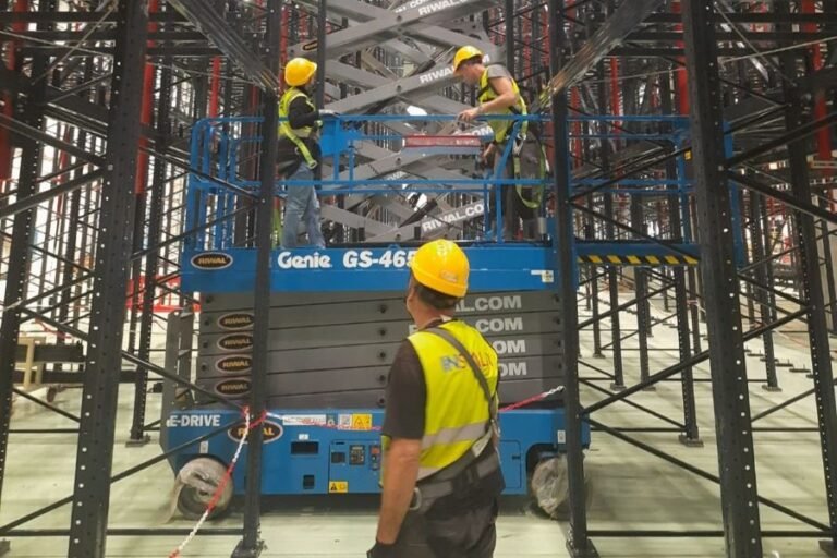 Sandėliavimo stelažų montavimas